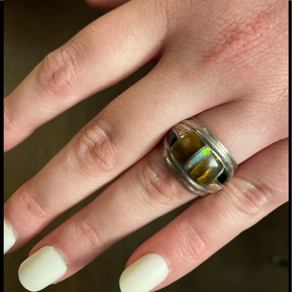 Inlaid stone ring
